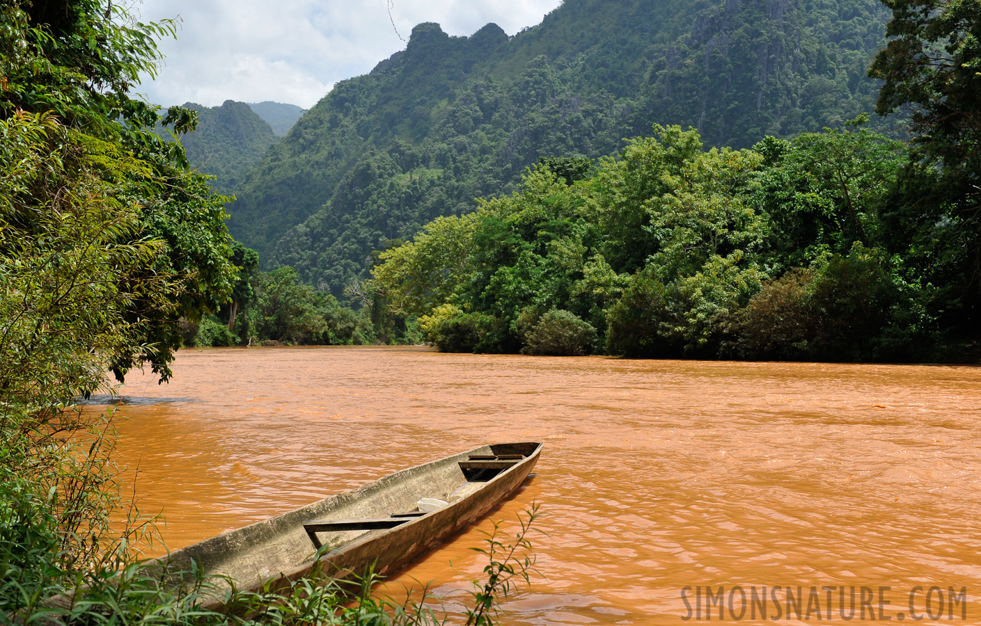 Vang Vieng [45 mm, 1/500 Sek. bei f / 8.0, ISO 200]